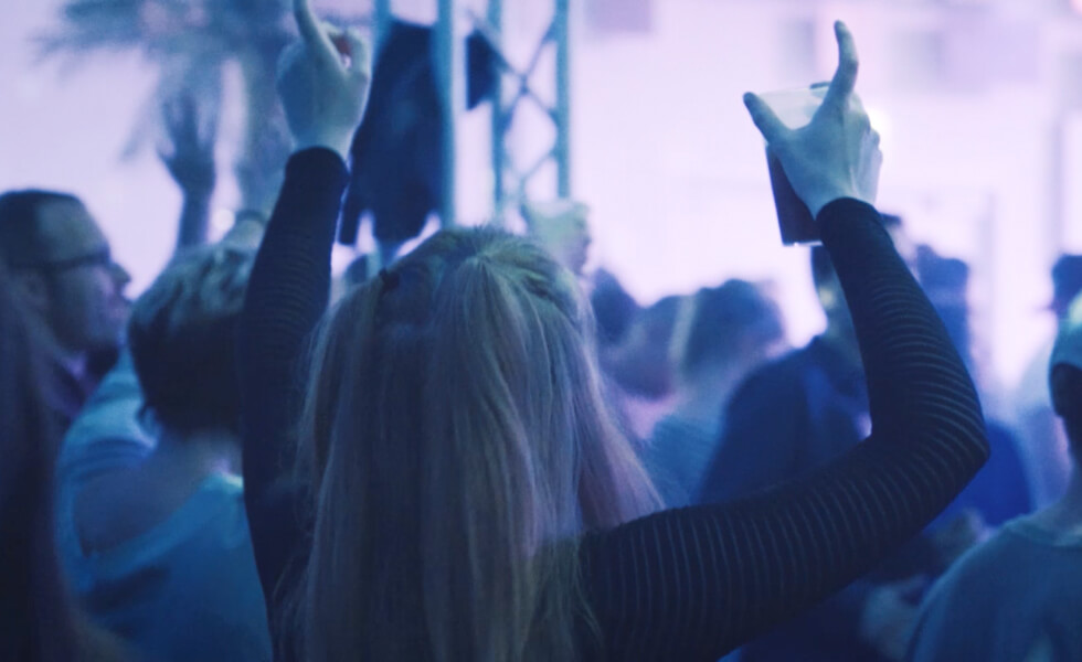 90er-Party_Mood_Mood-04 Tanzende Frau auf Party